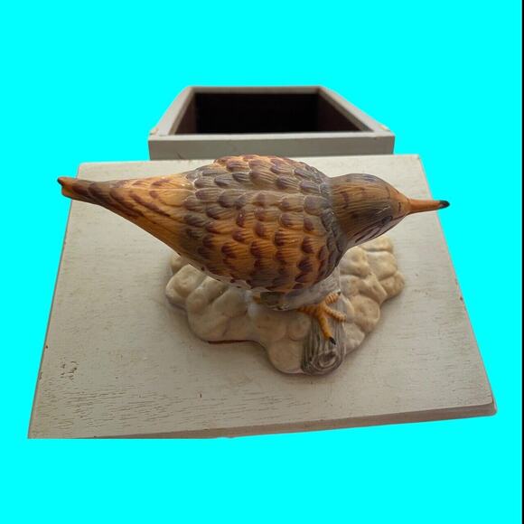 Wooden Trinket Box Marked Bay Shipping w/ Ceramic Spotted Sandpiper Bird on Top - Picture 4 of 14